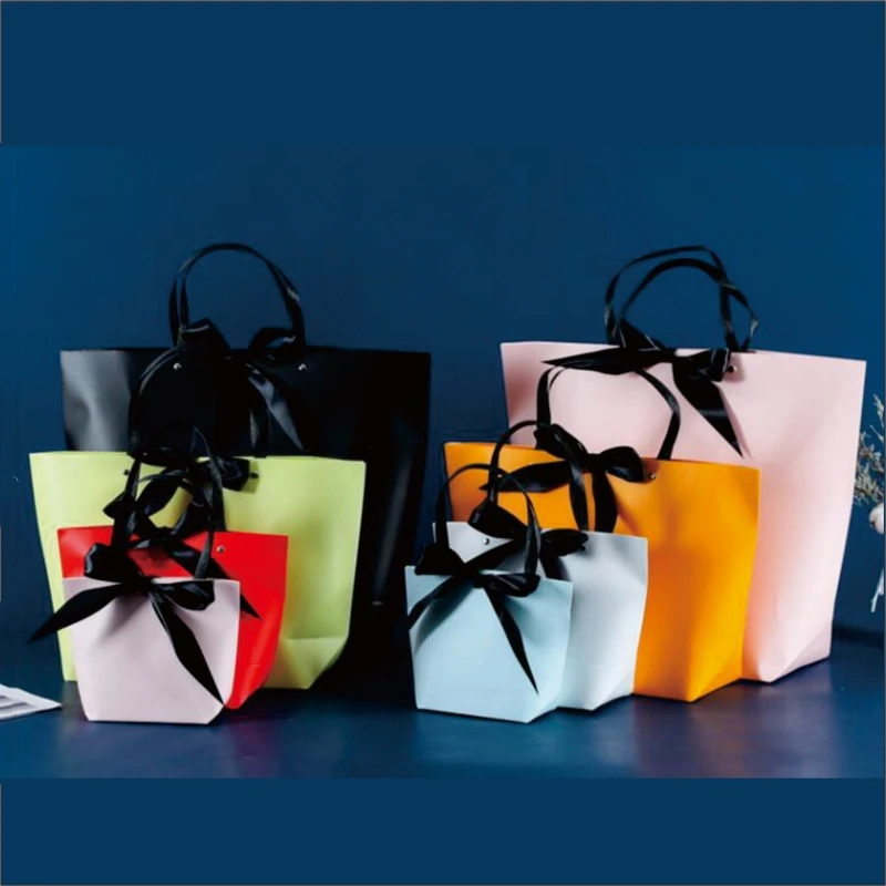 Wholesale 100PCS/LOT Customized LOGO 13-color Ship-type Paper Bag/Paper Gift Bag With Ribbon Gift Packing
Wholesale 100PCS/LOT Customized LOGO 13-color Ship-type Paper Bag/Paper Gift Bag With Ribbon Gift Packing