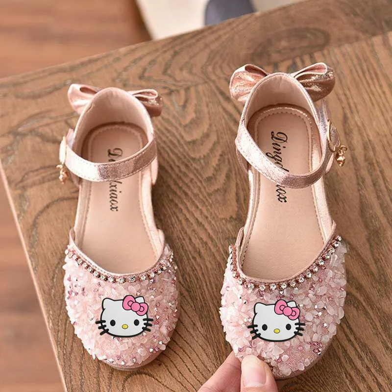 Sanrio/тапочки принцессы для девочек, весна-лето-осень, новая детская повседневная обувь с бантом, сандалии hello kitty на мягкой подошве, танцевальная обувь для выступлений
Sanrio/тапочки принцессы для девочек, весна-лето-осень, новая детская повседневная обувь с бантом, сандалии hello kitty на мягкой подошве, танцевальная обувь для выступлений