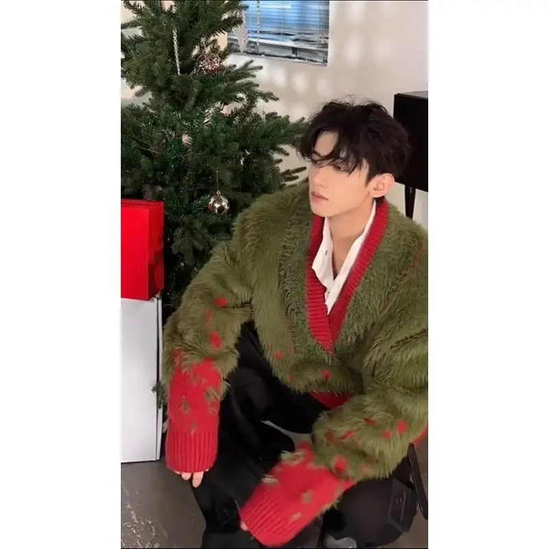 American retro atmosphere V-neck sweater men's autumn and winter gradual change imitation mink lazy wind knitted jacket
American retro atmosphere V-neck sweater men's autumn and winter gradual change imitation mink lazy wind knitted jacket