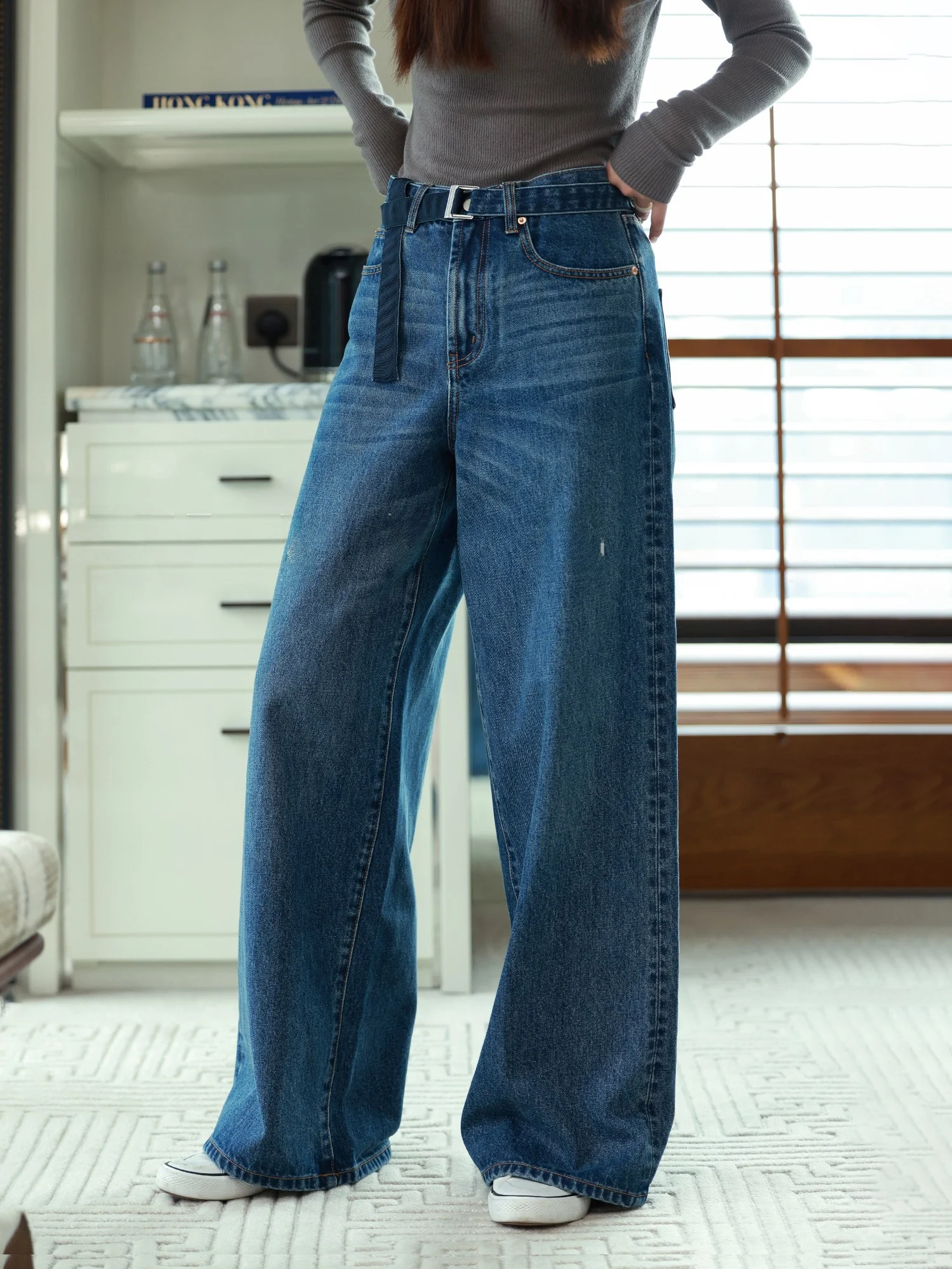 WinnieTang Ретро прямые джинсы с высокой талией и поясом, большое коровьее кольцо, свободный крой, утягивающая джинсовая женская мода
WinnieTang Ретро прямые джинсы с высокой талией и поясом, большое коровьее кольцо, свободный крой, утягивающая джинсовая женская мода