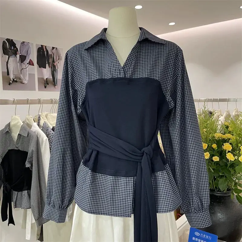 Весна и осень 202, новый модный дизайн, лацкан, ремень на талии, искусственная двухсекционная клетчатая рубашка с длинными рукавами
Весна и осень 202, новый модный дизайн, лацкан, ремень на талии, искусственная двухсекционная клетчатая рубашка с длинными рукавами