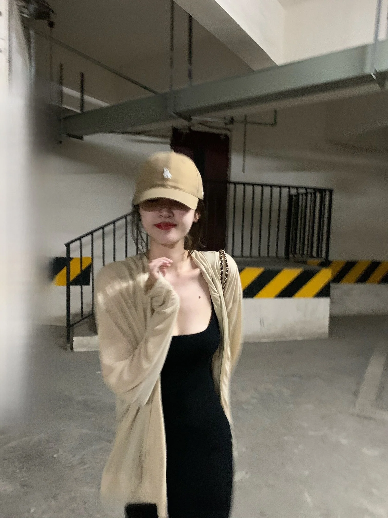 Легкое и удобное женское летнее пальто Callmeear Lazy Walk с капюшоном, из тонкого материала, с длинными рукавами, на молнии
Легкое и удобное женское летнее пальто Callmeear Lazy Walk с капюшоном, из тонкого материала, с длинными рукавами, на молнии