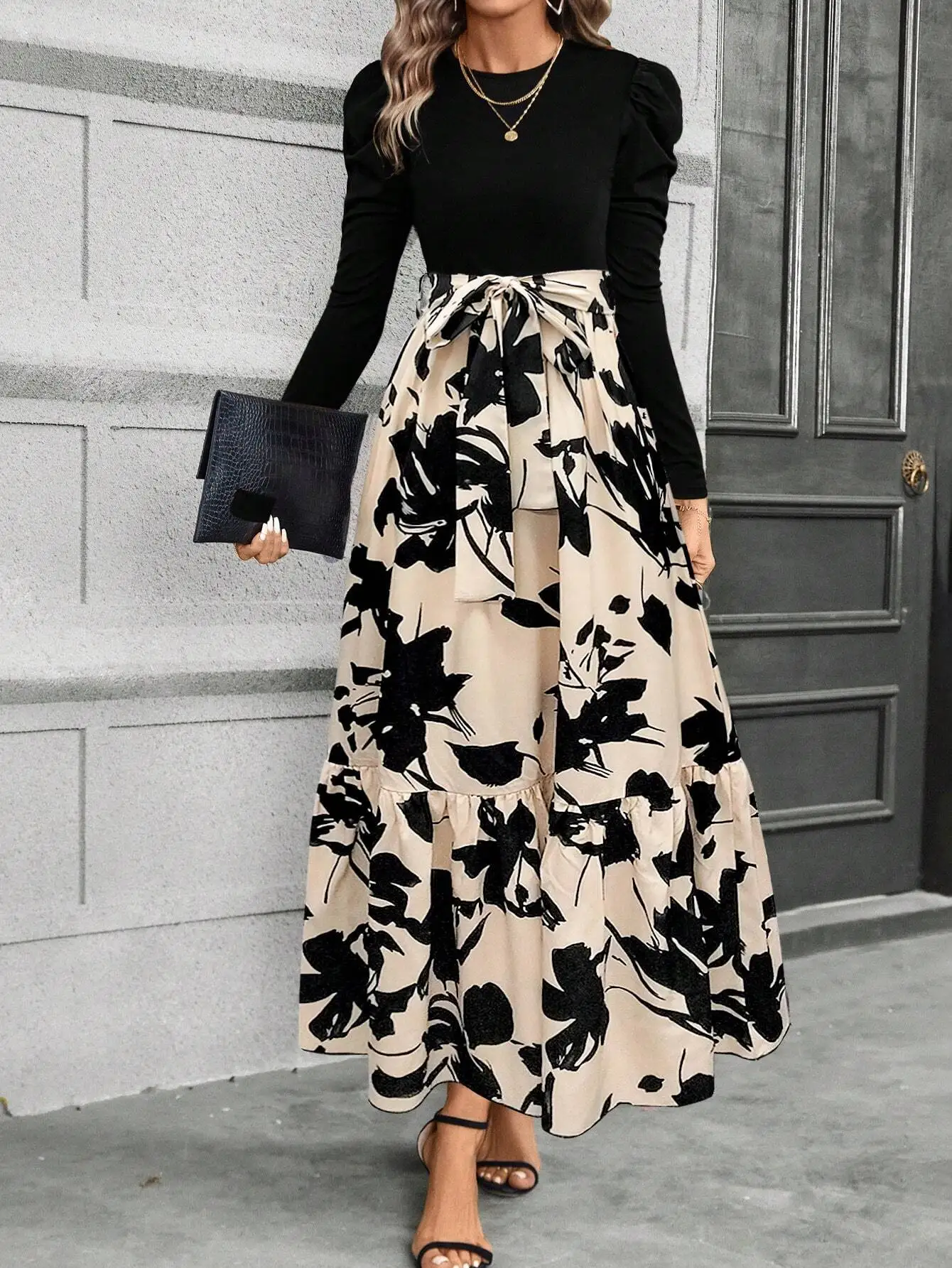 Women's Black Puff Sleeve Floral Print Tiered Midi Dress with Tie Waist
Women's Black Puff Sleeve Floral Print Tiered Midi Dress with Tie Waist