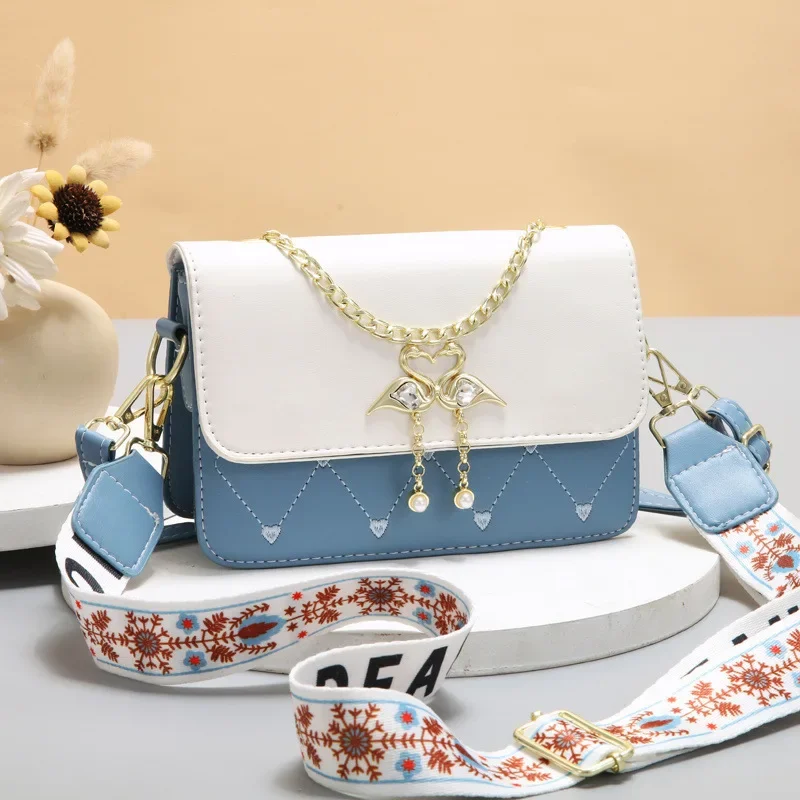2025 Korean PU Mini Square Crossbody Bag with Heart Chain, 6 Colors, Waterproof Shoulder Bag for Women
2025 Korean PU Mini Square Crossbody Bag with Heart Chain, 6 Colors, Waterproof Shoulder Bag for Women