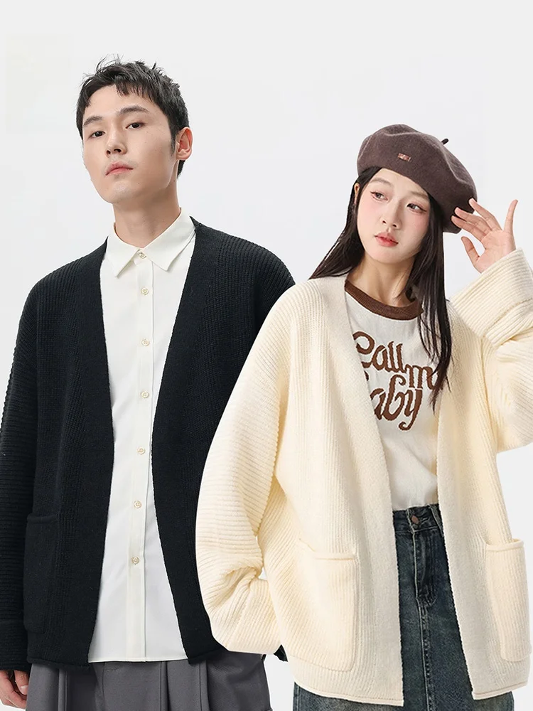 Свободный вязаный кардиган с V-образным вырезом для мужчин, повседневный городской стиль, с длинными рукавами, зимняя верхняя одежда, парные модели для влюбленных
Свободный вязаный кардиган с V-образным вырезом для мужчин, повседневный городской стиль, с длинными рукавами, зимняя верхняя одежда, парные модели для влюбленных