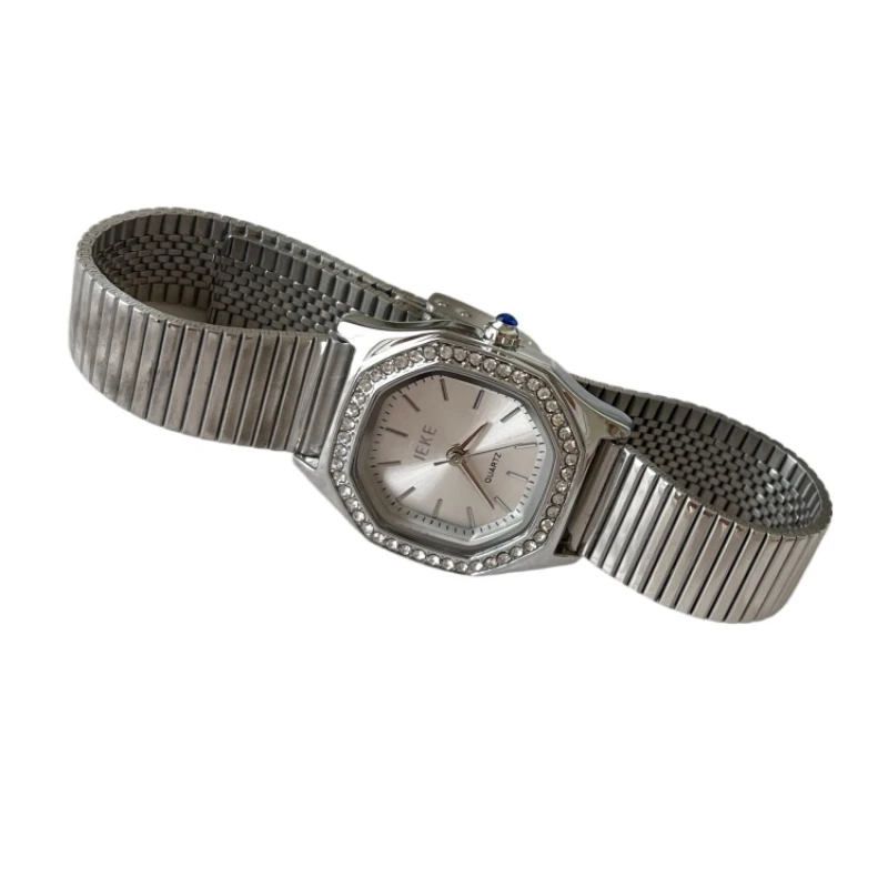Korean diamond-encrusted square scale watch retro high-value versatile summer good-looking commute
Korean diamond-encrusted square scale watch retro high-value versatile summer good-looking commute