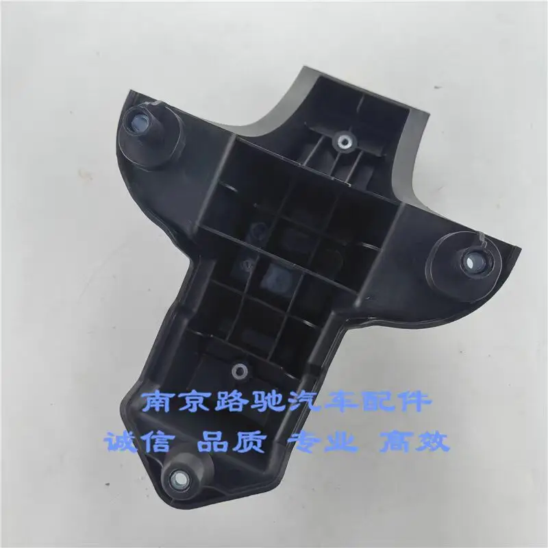 Подходит для кронштейна крышки двигателя Roewe W5, верхнего монтажного кронштейна крышки двигателя и обшивной панели.
Подходит для кронштейна крышки двигателя Roewe W5, верхнего монтажного кронштейна крышки двигателя и обшивной панели.