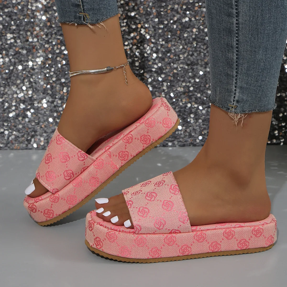 Women Slippers 2025 New Summer Fashion Open Toe Sandals Women Anti Slip Beach Slippers Luxury Slides Women Zapatos De Mujer
Women Slippers 2025 New Summer Fashion Open Toe Sandals Women Anti Slip Beach Slippers Luxury Slides Women Zapatos De Mujer