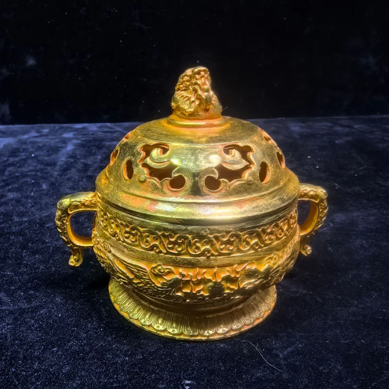 Antique-Style Pure Copper Gilt Dragon and Phoenix Carved Incense Burner Home Decor Incense Holder Craft
Antique-Style Pure Copper Gilt Dragon and Phoenix Carved Incense Burner Home Decor Incense Holder Craft