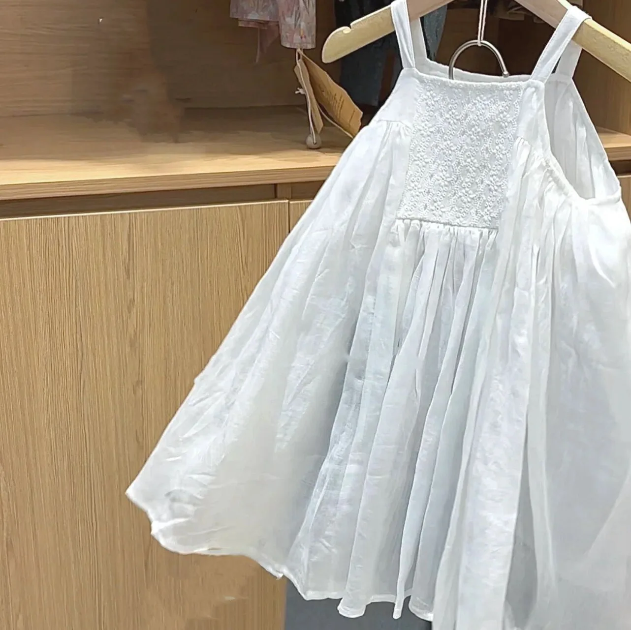 Girl Dress 2024 Summer New Children Solid Color Casual Slip Dress Girls Foreign Fashion Loose Dress Girl Solid White Skirts
Girl Dress 2024 Summer New Children Solid Color Casual Slip Dress Girls Foreign Fashion Loose Dress Girl Solid White Skirts