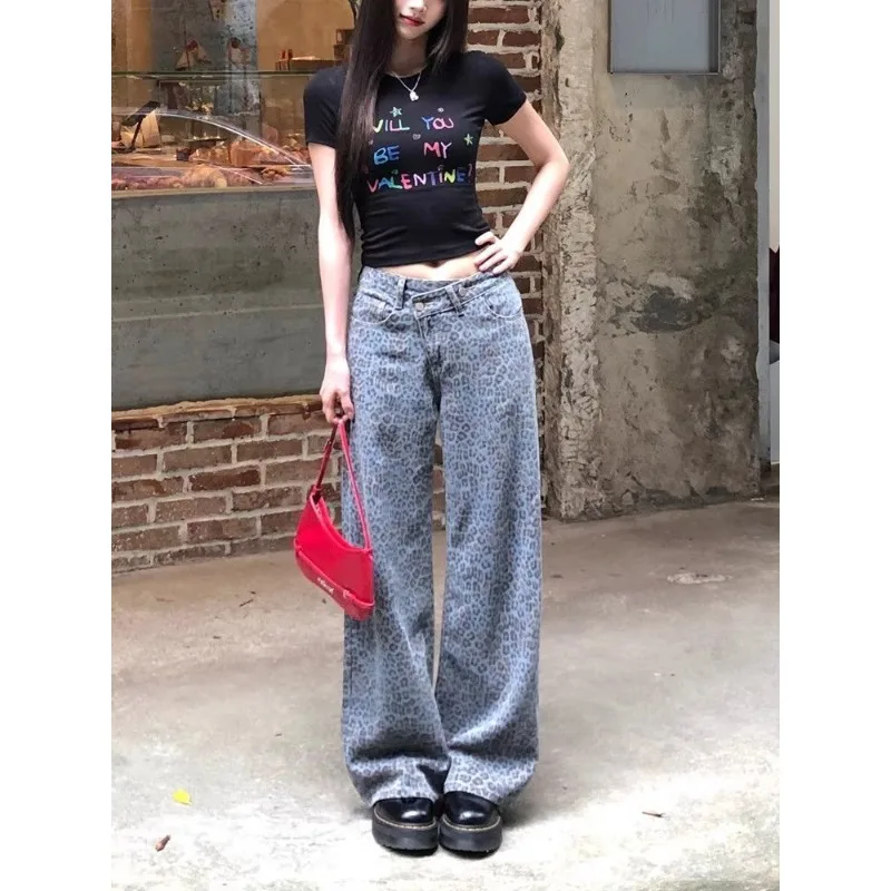 Women's High Waist Wide Leg Jeans Loose Fit Straight Cut Summer Fashion Retro Waed Denim Pants Casual Versatile Floor Length
Women's High Waist Wide Leg Jeans Loose Fit Straight Cut Summer Fashion Retro Waed Denim Pants Casual Versatile Floor Length