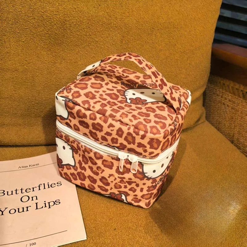 Leopard Print Hello Kitty Makeup Storage Bag Cartoon Portable Large Capacity Handbags Kawaii Travel Exquisite Makeup Storage Bag
Leopard Print Hello Kitty Makeup Storage Bag Cartoon Portable Large Capacity Handbags Kawaii Travel Exquisite Makeup Storage Bag
