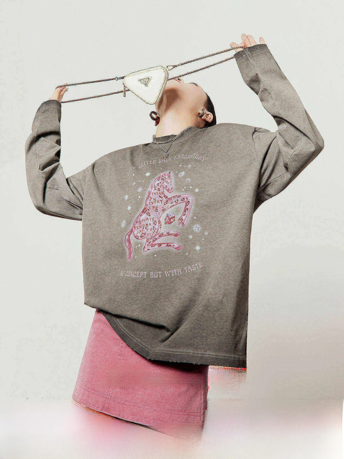Loose Fashionable Grey T-Shirt for Women New Spring Printed Cool Style Long Sleeve round Neck Heart Pattern Zhou Li Wu Brand
Loose Fashionable Grey T-Shirt for Women New Spring Printed Cool Style Long Sleeve round Neck Heart Pattern Zhou Li Wu Brand