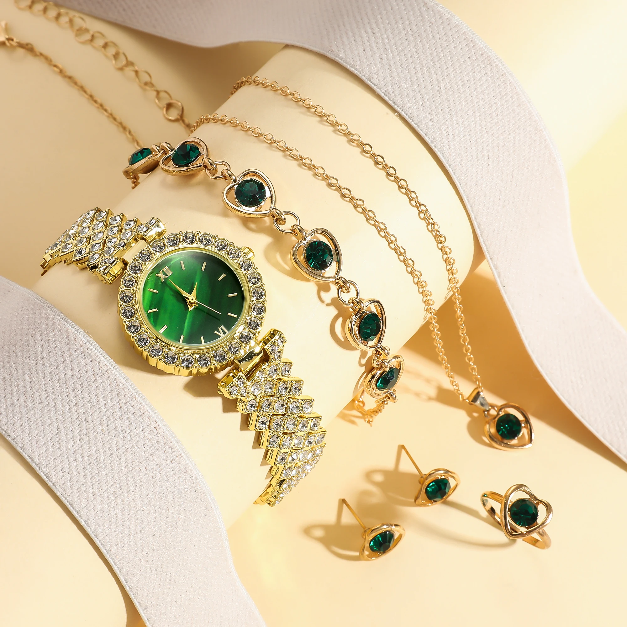 Стальные кварцевые часы с женским простым модным циферблатом + набор браслетов Love с бриллиантами, 6 шт./компл.
Стальные кварцевые часы с женским простым модным циферблатом + набор браслетов Love с бриллиантами, 6 шт./компл.