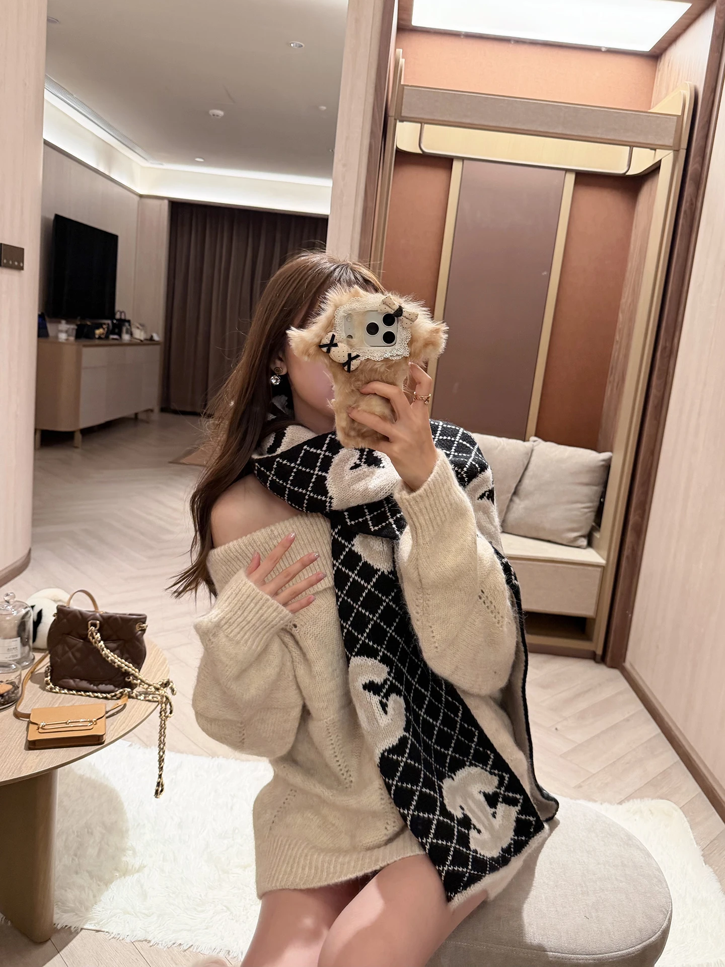 Женский свитер XinDaily с открытыми плечами, большим воротником, утепленный, с цветочным принтом, свободного кроя, цвет овсяного молока, для повседневной носки.
Женский свитер XinDaily с открытыми плечами, большим воротником, утепленный, с цветочным принтом, свободного кроя, цвет овсяного молока, для повседневной носки.