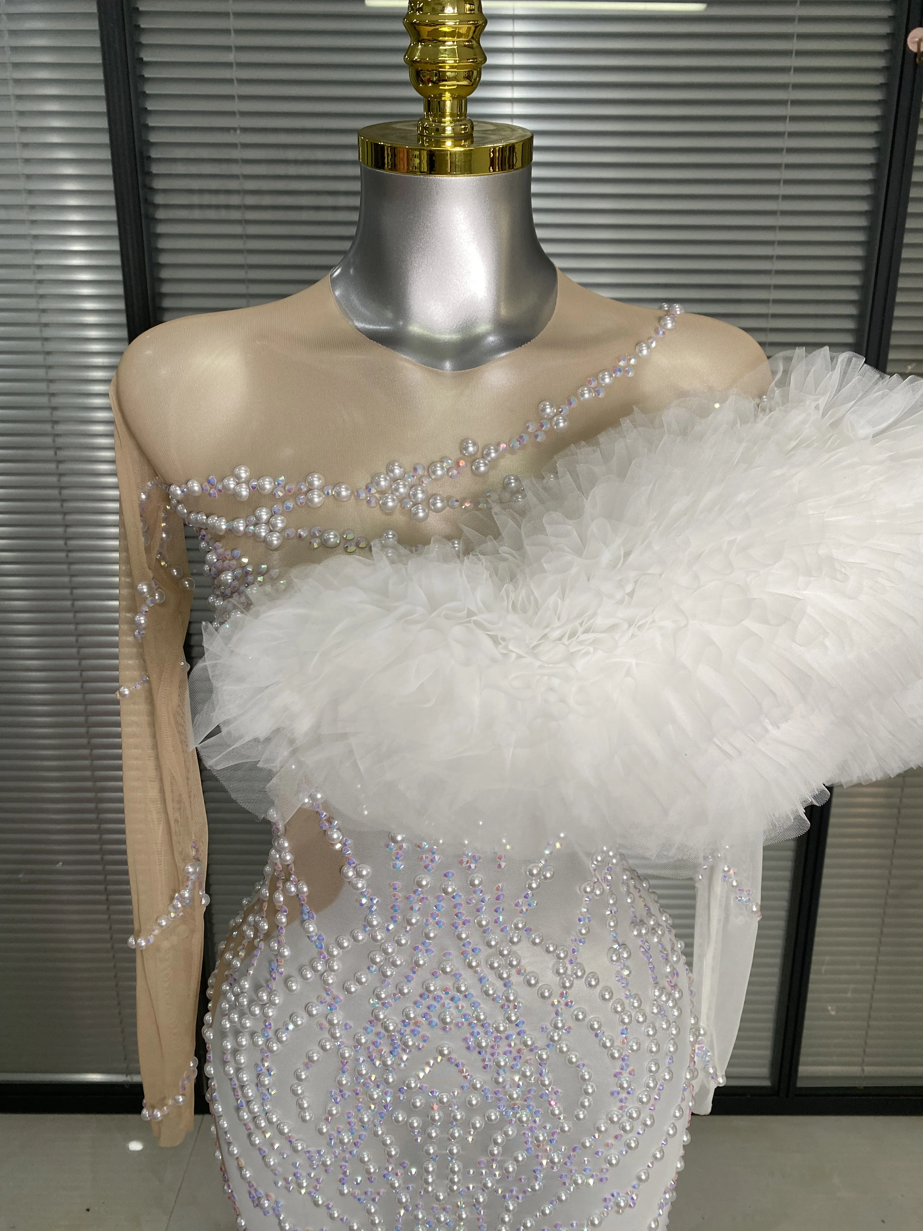 Luxury Women Sexy Sparkly Diamonds Mesh See Through Ruffles Sleeve Mini Birthday Dress Bodycon Nightclub Performance Costume
Luxury Women Sexy Sparkly Diamonds Mesh See Through Ruffles Sleeve Mini Birthday Dress Bodycon Nightclub Performance Costume
