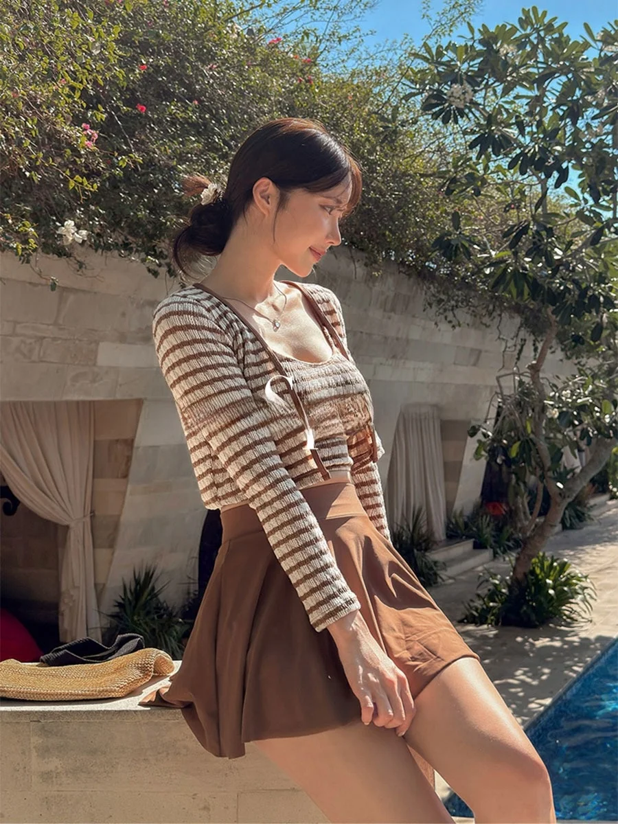 Купальник Sea Sparkle Cokko Roll Stripe: женский консервативный термокупальник с юбкой и длинным рукавом, комплект из двух предметов
Купальник Sea Sparkle Cokko Roll Stripe: женский консервативный термокупальник с юбкой и длинным рукавом, комплект из двух предметов