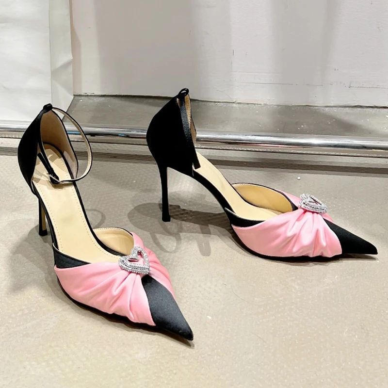 Chaussures de Mariage Bling Rose avec Nminist потешки и C Fisk en Clip, Stiletto de Banquet Élégantes, Collection 2025
Chaussures de Mariage Bling Rose avec Nminist потешки и C Fisk en Clip, Stiletto de Banquet Élégantes, Collection 2025