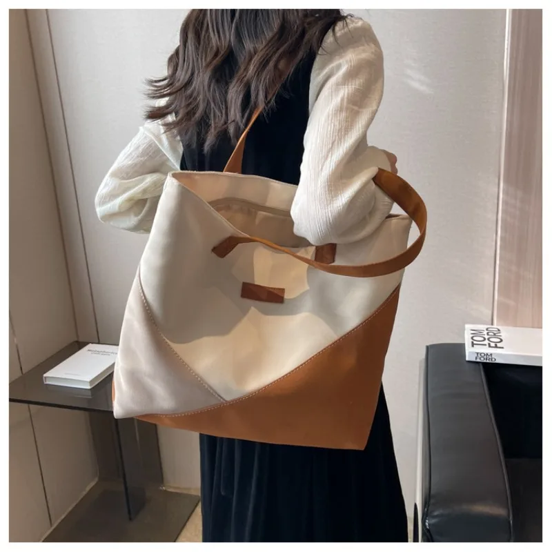 Trendy Retro Women's Shoulder Bags Large Capacity Commuting Tote Fashionable Color Matching Portable Canvas Bag
Trendy Retro Women's Shoulder Bags Large Capacity Commuting Tote Fashionable Color Matching Portable Canvas Bag