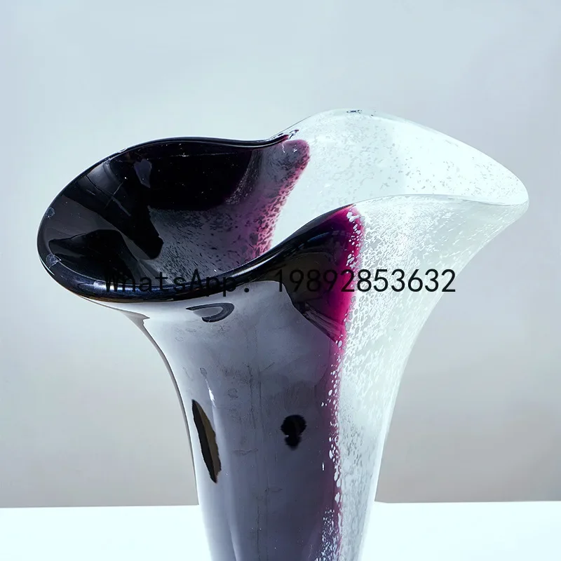 modern simple light luxury black and white ink splicing glazed vase
modern simple light luxury black and white ink splicing glazed vase
