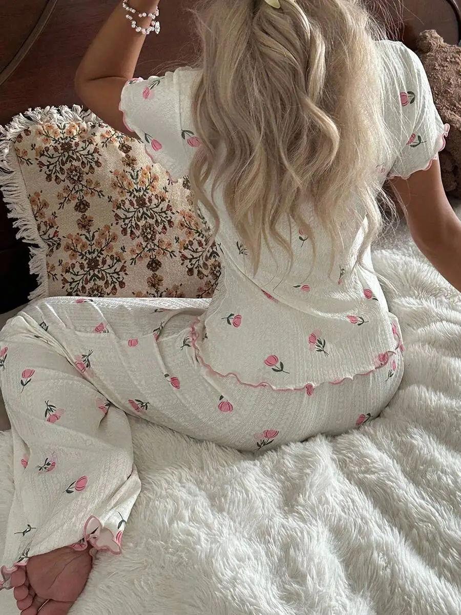Floral Tulip Print Ruffle Trim Pajama Set With Collar Casual Comfortable Sleepwear For Women
Floral Tulip Print Ruffle Trim Pajama Set With Collar Casual Comfortable Sleepwear For Women