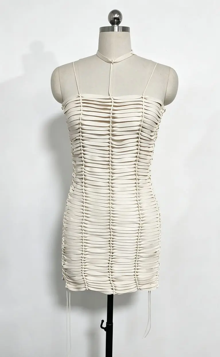 2026 Summer New Sexy Spaghetti Strap Backless Hollow Out Bodycon Dresses Skinny Wrap Buttocks Personality Niche Design Outfits
2026 Summer New Sexy Spaghetti Strap Backless Hollow Out Bodycon Dresses Skinny Wrap Buttocks Personality Niche Design Outfits