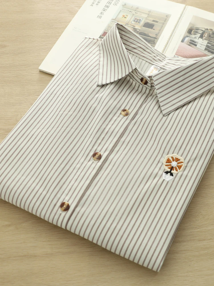 Korean Sle Striped irt Jaet Women's Faionable Suower Embroidery Top Light Maturi irt Autumn Season
Korean Sle Striped irt Jaet Women's Faionable Suower Embroidery Top Light Maturi irt Autumn Season