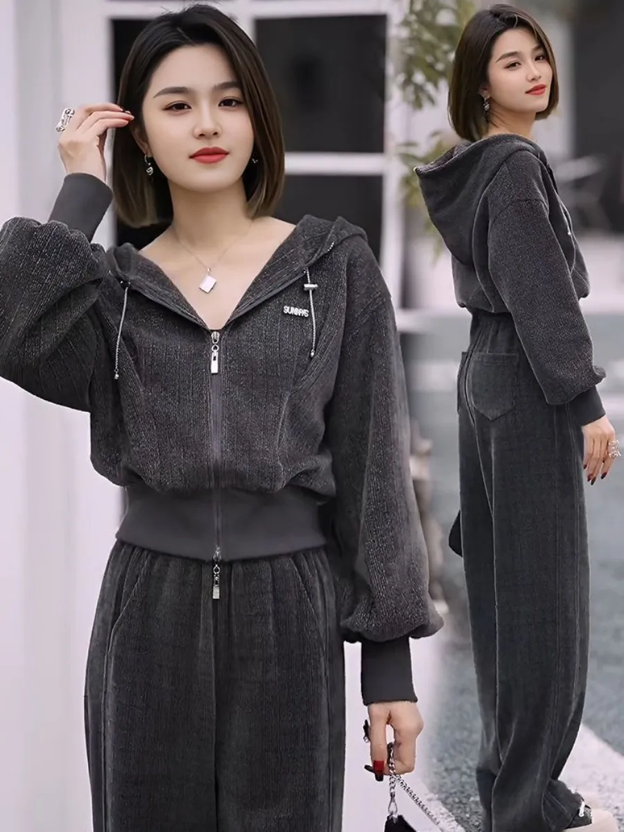 Fashionable Sportswear Set Women's Spring Autumn Loose Wide Leg Pants Two Piece Set Elegant Casual Outfit Yangjing Brand
Fashionable Sportswear Set Women's Spring Autumn Loose Wide Leg Pants Two Piece Set Elegant Casual Outfit Yangjing Brand