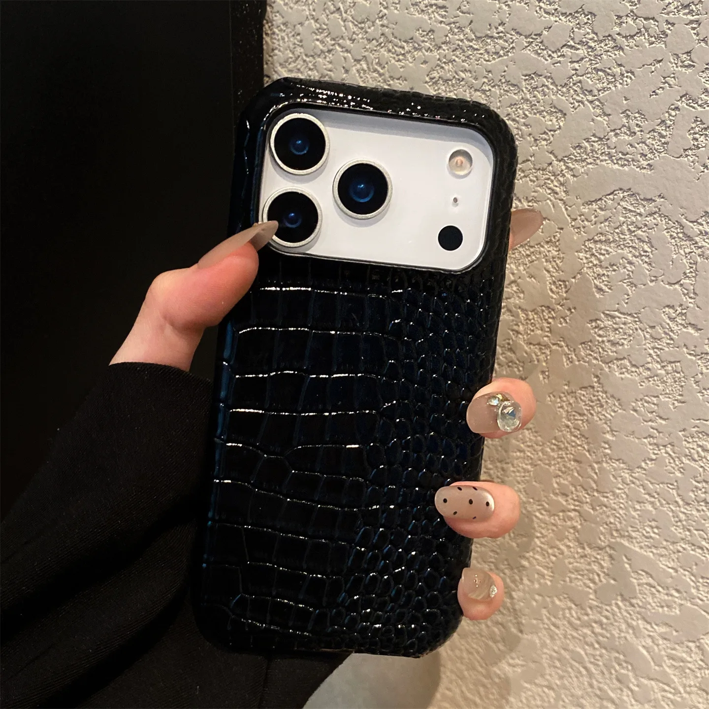 New Shiny Leather Crocodile Pattern Suitable for iPhone 16 17 Promax Phone Case 16 Pro Half Pack 15 Shockproof Protection Cover
New Shiny Leather Crocodile Pattern Suitable for iPhone 16 17 Promax Phone Case 16 Pro Half Pack 15 Shockproof Protection Cover