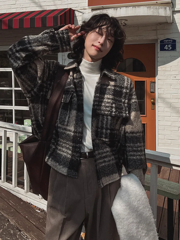 TANGZ Studio Men's ort Plaid Jaet Loose Woolen Coat Korean Sle Turn-down Collar Top Trendy Warmth Luxury Winter Faion
TANGZ Studio Men's ort Plaid Jaet Loose Woolen Coat Korean Sle Turn-down Collar Top Trendy Warmth Luxury Winter Faion