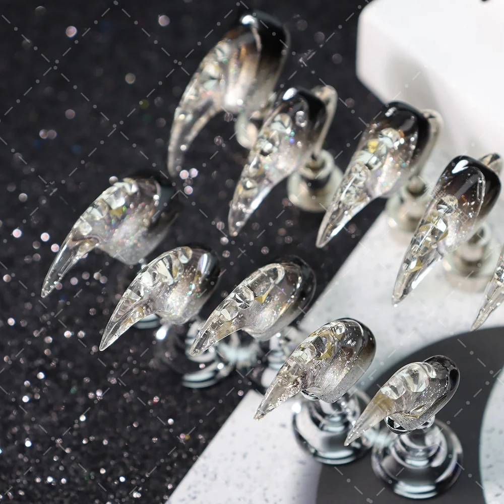 Новинка 2025 года, бутик, нарисованный вручную темный готический стиль, накладные ногти, когти дракона, загадочная атмосфера, накладные ногти, подарок для девушки на Хэллоуин
Новинка 2025 года, бутик, нарисованный вручную темный готический стиль, накладные ногти, когти дракона, загадочная атмосфера, накладные ногти, подарок для девушки на Хэллоуин