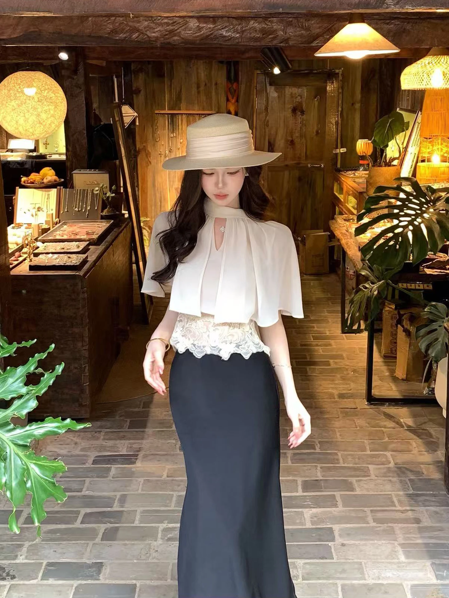Lace Splice Neck Hanging Top Set Women's 2026 New High-End Slim Fish Tail Half Skirt Two-Piece Set Short Sleeve Spring Fashion
Lace Splice Neck Hanging Top Set Women's 2026 New High-End Slim Fish Tail Half Skirt Two-Piece Set Short Sleeve Spring Fashion