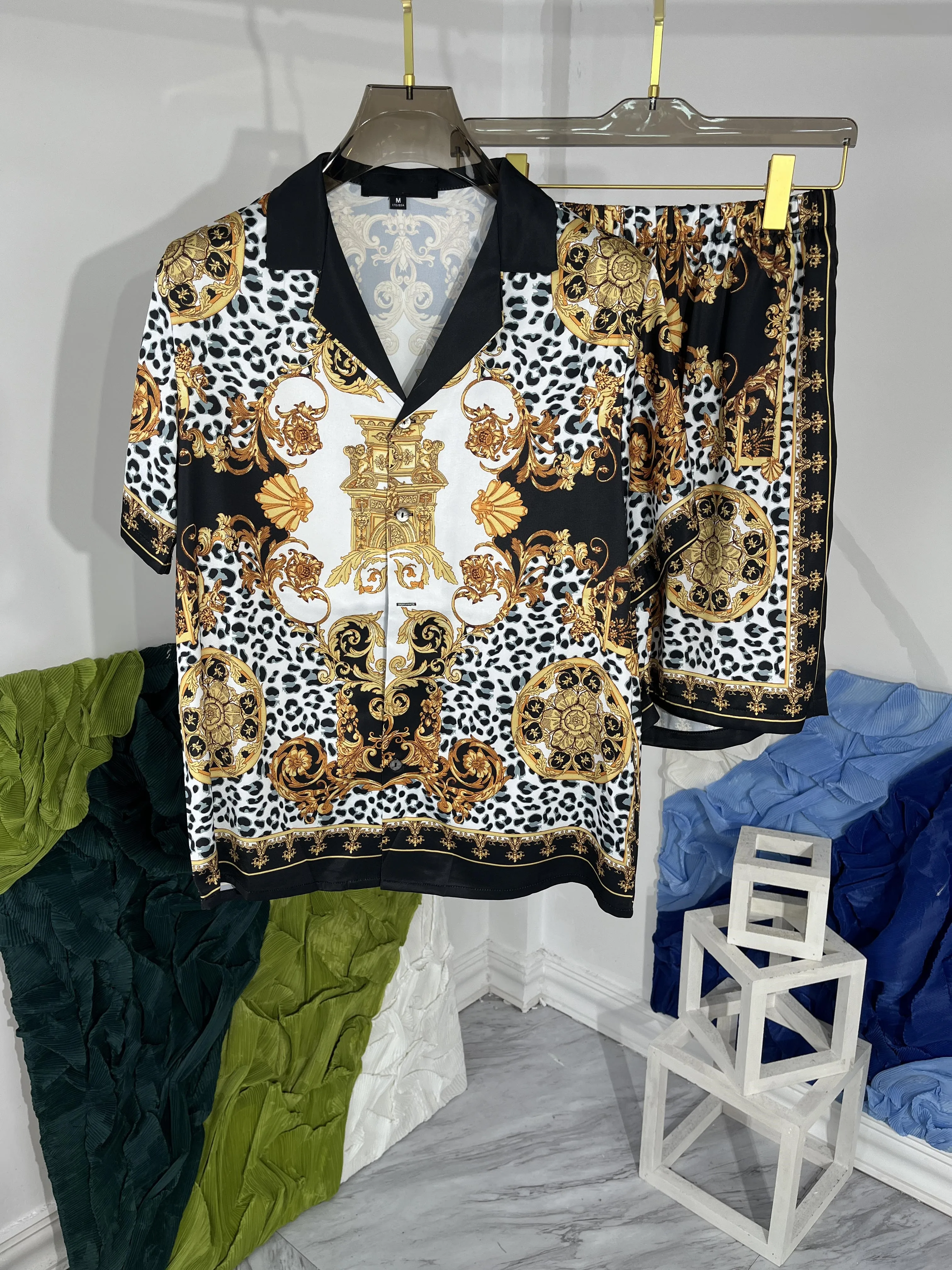 2023 Summer Brand New Designer Men's Suits High Quality Leopard Print Shirts + Casual Shorts Two Piece Set C648
2023 Summer Brand New Designer Men's Suits High Quality Leopard Print Shirts + Casual Shorts Two Piece Set C648