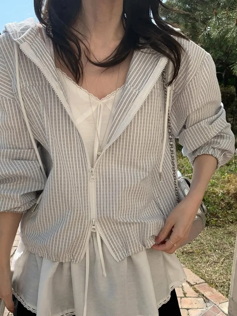 Lightweight Stripe Hooded Jacket Women's Summer New Loose Versatile Long Sleeve Top Fashionable Korean Style UV Protection
Lightweight Stripe Hooded Jacket Women's Summer New Loose Versatile Long Sleeve Top Fashionable Korean Style UV Protection