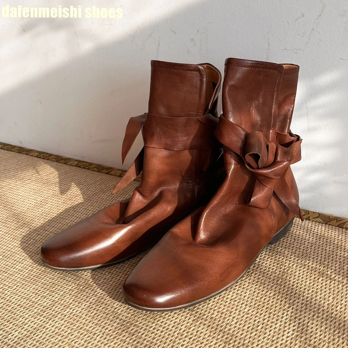 2026 New Genuine Leather Chelsea Boots Women's Round Toe Bow Soft Leather Lace-Up Flat Boots Black/brown Western Cowboy Boots
2026 New Genuine Leather Chelsea Boots Women's Round Toe Bow Soft Leather Lace-Up Flat Boots Black/brown Western Cowboy Boots