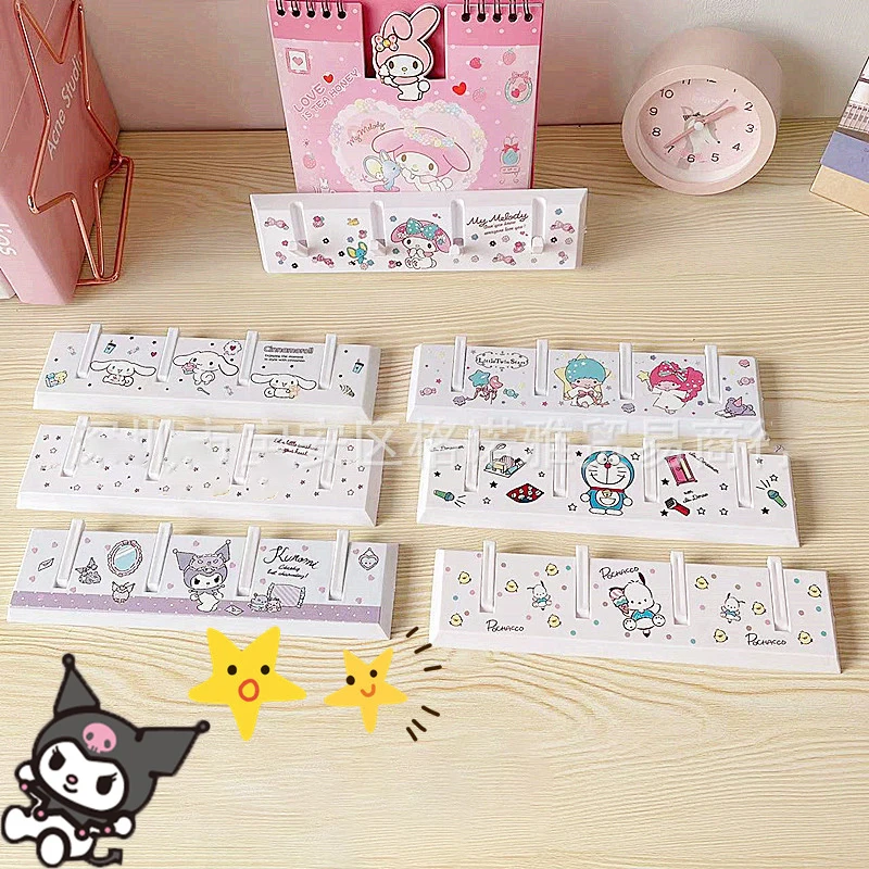 Kawaii Sanrio Kuromi My Melody мультяшная настенная подвеска стеллаж для хранения с крючком 4 крючка без пробивки крючки самостоятельное оформление в подарок
Kawaii Sanrio Kuromi My Melody мультяшная настенная подвеска стеллаж для хранения с крючком 4 крючка без пробивки крючки самостоятельное оформление в подарок