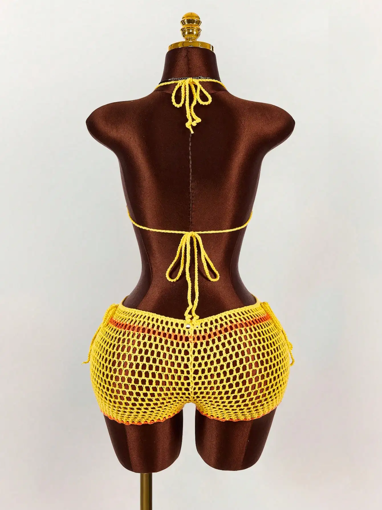 2 шт. Женский комплект из вязаных крючком шорт с цветочным принтом и топа-халтера для пляжного отдыха и плавания
2 шт. Женский комплект из вязаных крючком шорт с цветочным принтом и топа-халтера для пляжного отдыха и плавания