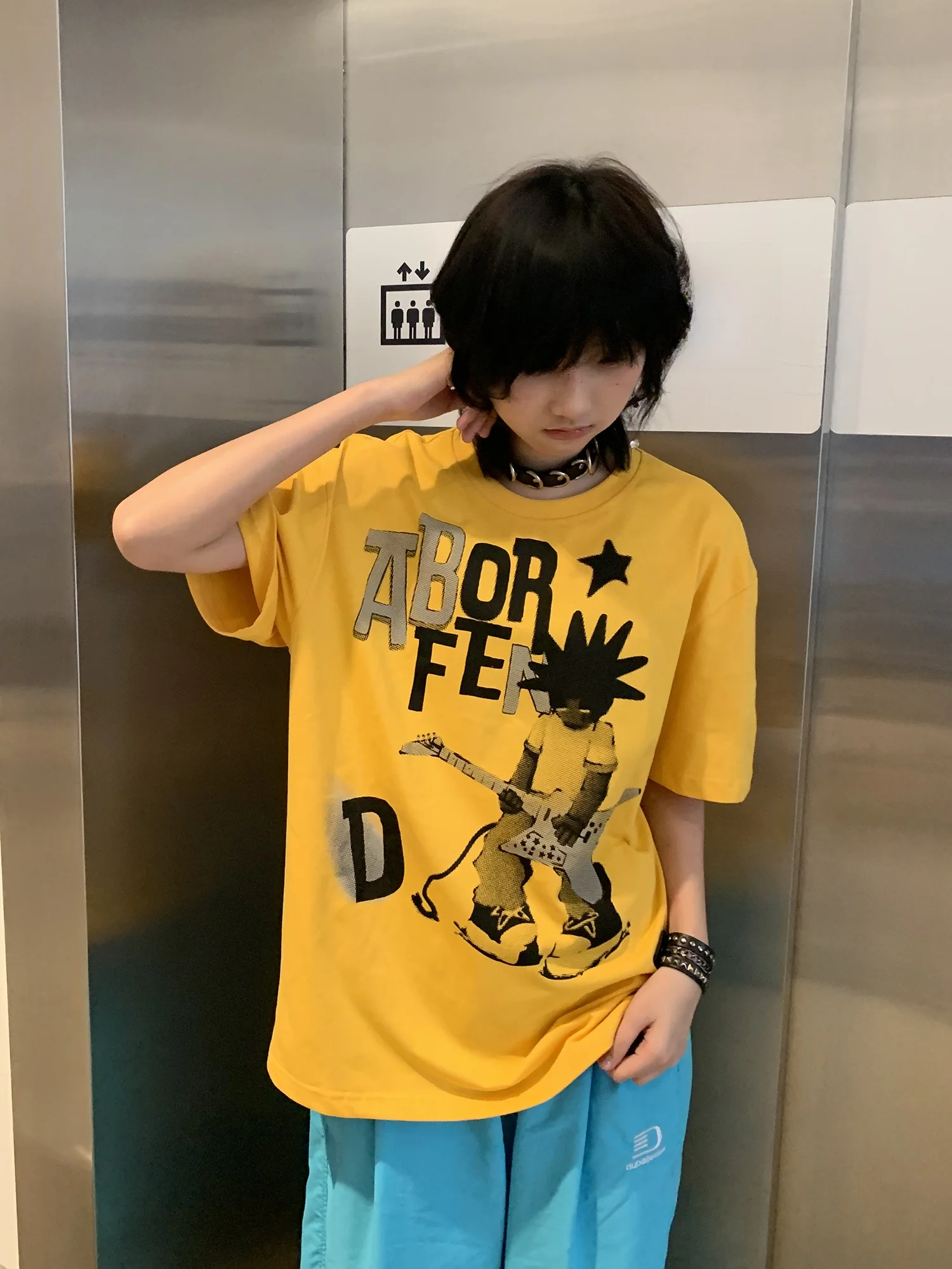 Loose Fit Rock Cartoon Print Short Sleeve T-Shirt Unisex Street Style Casual Cotton round Neck Top for Men And Women
Loose Fit Rock Cartoon Print Short Sleeve T-Shirt Unisex Street Style Casual Cotton round Neck Top for Men And Women