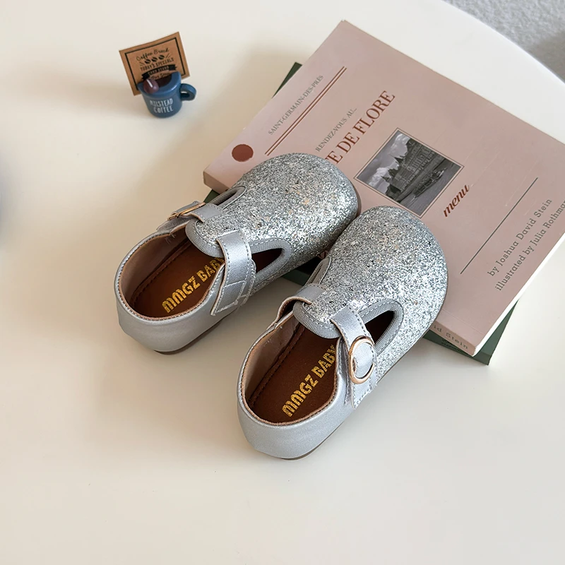 New Girls' Shiny Leather Shoes PU Leather Sparkling Princess Shoes Dress Shoes Comfortable and Soft Multi-Purpose Kids Shoes
New Girls' Shiny Leather Shoes PU Leather Sparkling Princess Shoes Dress Shoes Comfortable and Soft Multi-Purpose Kids Shoes