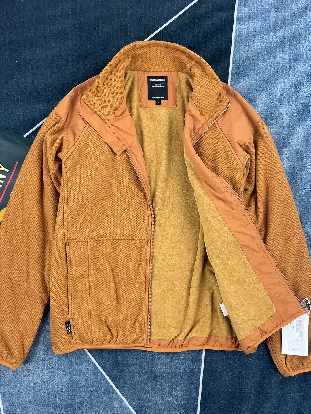 Мужская куртка Morata Tolkien с подкладкой, утепленная, осенне-зимняя, с воротником-стойкой, свободного кроя, в американском стиле, из полиэстера...
Мужская куртка Morata Tolkien с подкладкой, утепленная, осенне-зимняя, с воротником-стойкой, свободного кроя, в американском стиле, из полиэстера...