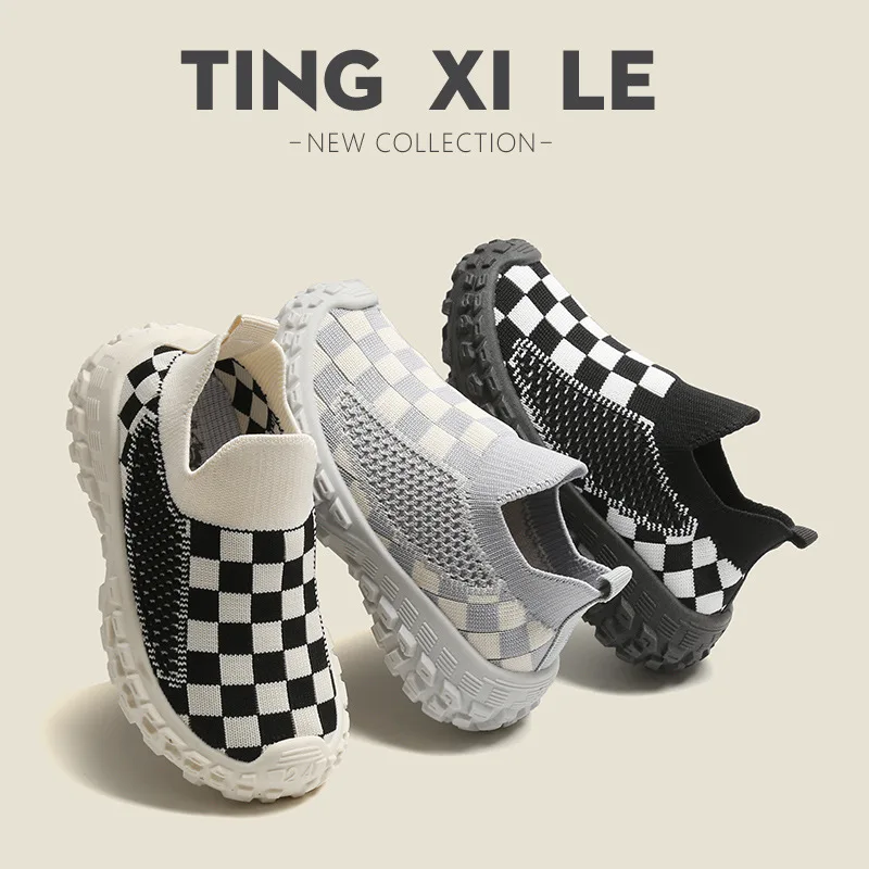 Детская весенне-осенняя повседневная дышащая сетчатая обувь для мальчиков, спортивная обувь на мягкой подошве для девочек, нескользящая летающая вязаная обувь в шахматном порядке
Детская весенне-осенняя повседневная дышащая сетчатая обувь для мальчиков, спортивная обувь на мягкой подошве для девочек, нескользящая летающая вязаная обувь в шахматном порядке