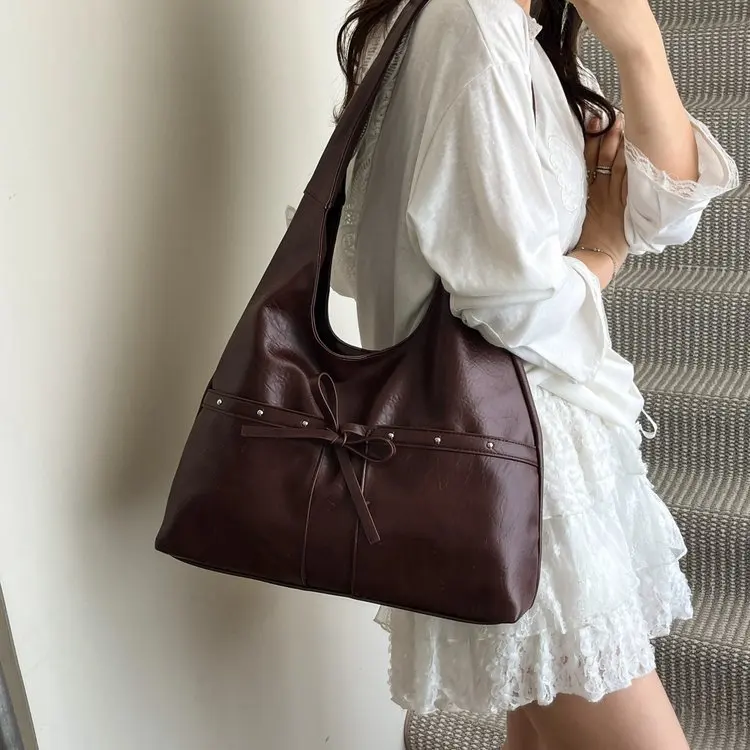 2025 Winter Minimalist Tote Bag, Spacious Unique Design Fashion Casual Women S Bag Winter Style Versatile 
2025 Winter Minimalist Tote Bag, Spacious Unique Design Fashion Casual Women S Bag Winter Style Versatile