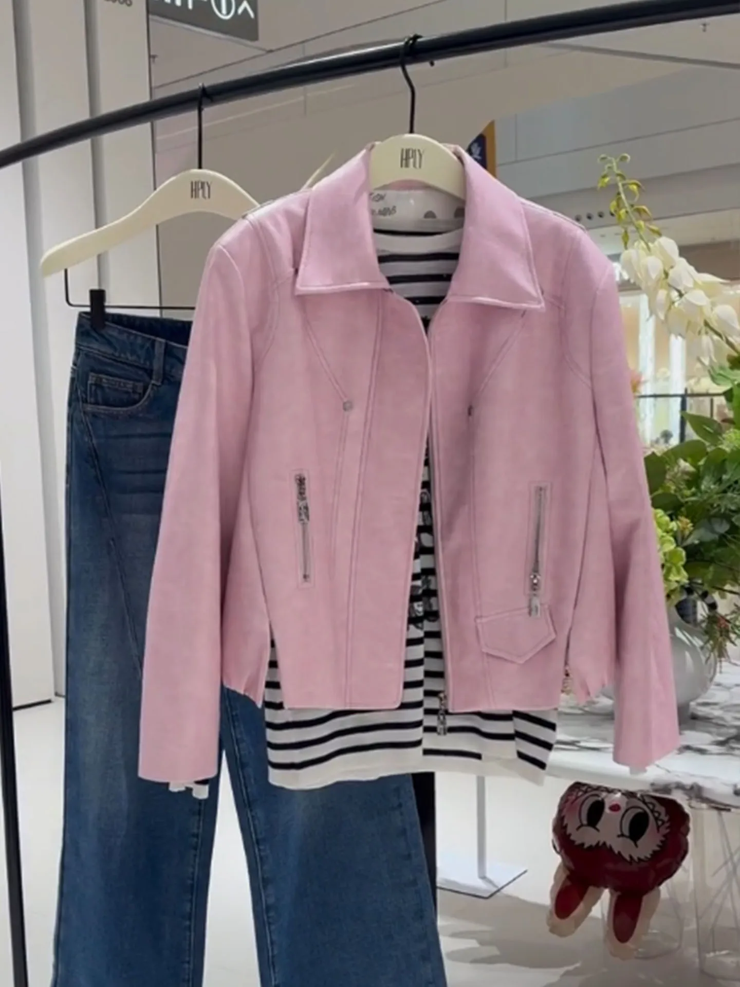 Retro Sle ort Pink Leather Jaet Women's Spring 2026 New Vintage Motorcycle Windbreaker Top Stand Fit Zipper Closure
Retro Sle ort Pink Leather Jaet Women's Spring 2026 New Vintage Motorcycle Windbreaker Top Stand Fit Zipper Closure