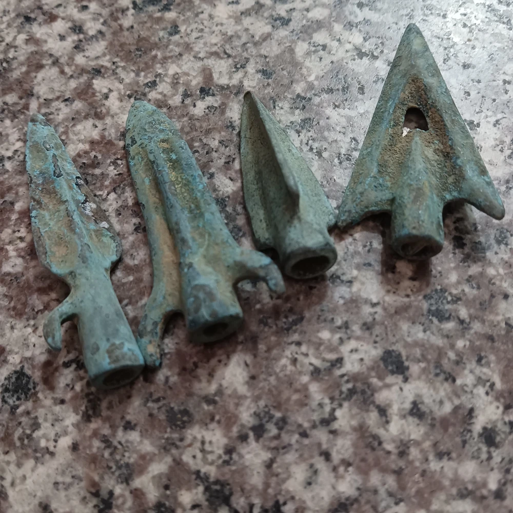 Four Pcs Vintage Home Decorate Bronze Arrow Party Gift Arrowhead Ancient Tools Archer Model Spearhead Catch Fish
Four Pcs Vintage Home Decorate Bronze Arrow Party Gift Arrowhead Ancient Tools Archer Model Spearhead Catch Fish