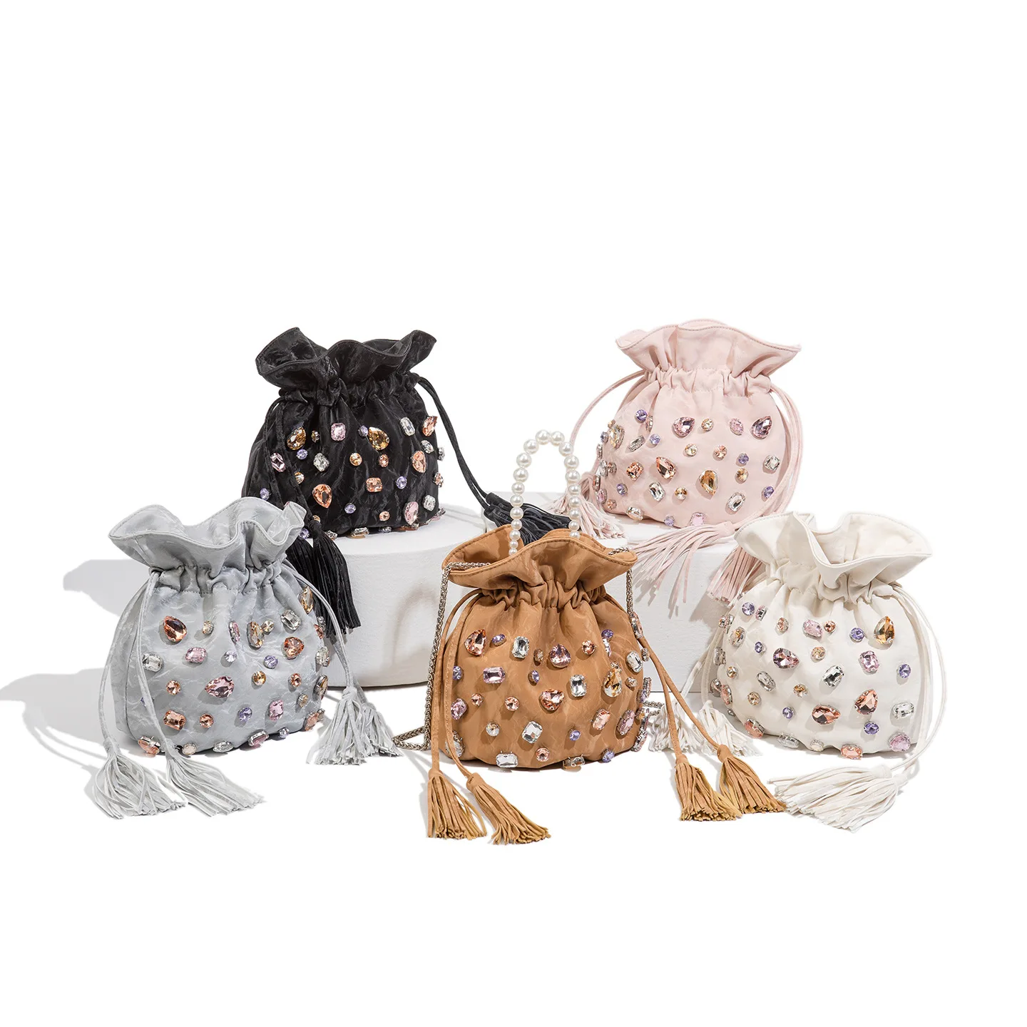 Fashionable Pearl Embellished Diamond Embedded Bucket Handbag Stylish Shoulder Bag Versatile Light Luxury Drawstring Bag
Fashionable Pearl Embellished Diamond Embedded Bucket Handbag Stylish Shoulder Bag Versatile Light Luxury Drawstring Bag