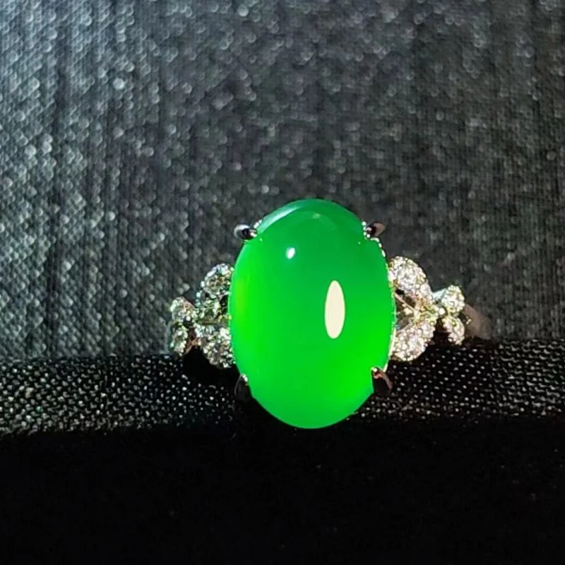 High-quality 925 silver-plated inlaid green chalcedony, a fresh elegant women's ring with agate and jade butterfly
High-quality 925 silver-plated inlaid green chalcedony, a fresh elegant women's ring with agate and jade butterfly