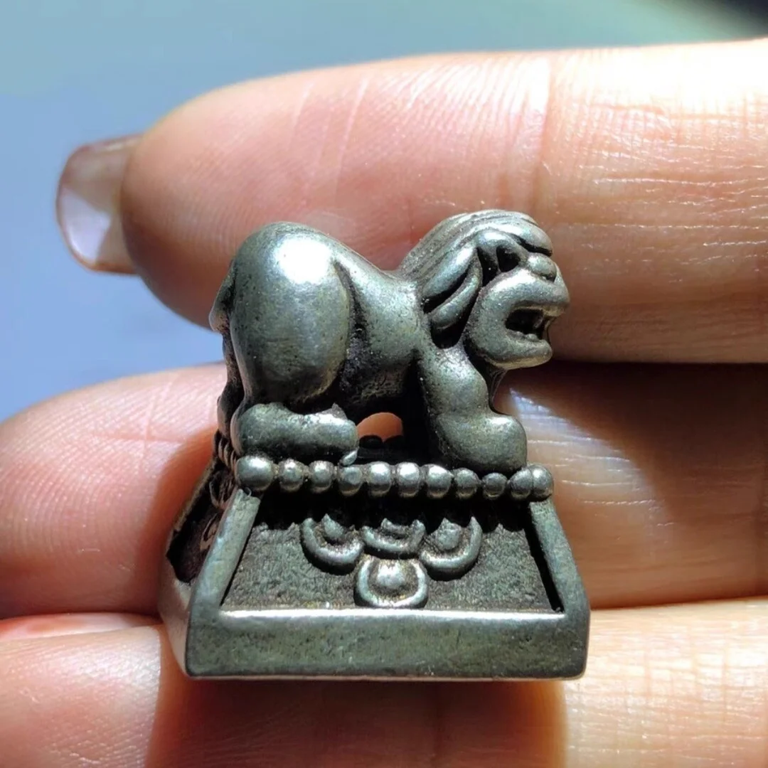 Tibetan style Heavenly Iron Seal Artifact Lion Statue Home Study Desktop Decoration Crafts Stationery Supplies
Tibetan style Heavenly Iron Seal Artifact Lion Statue Home Study Desktop Decoration Crafts Stationery Supplies