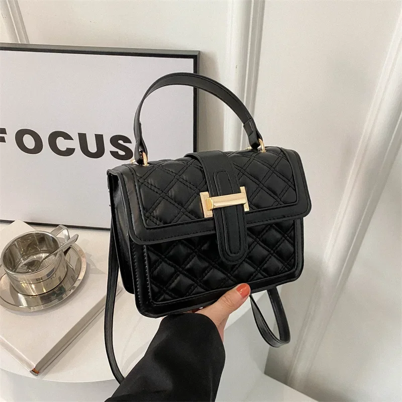 Xiaoxiangfeng high-end texture niche diamond square bag messenger bag shoulder bag
Xiaoxiangfeng high-end texture niche diamond square bag messenger bag shoulder bag