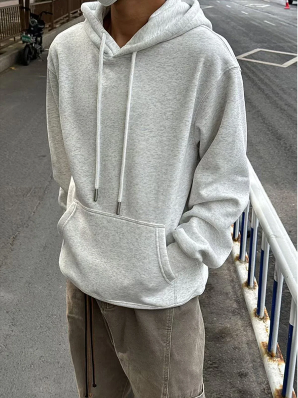 Мужская толстовка с флисовой подкладкой, белая, плотная, прямого кроя, в американском спортивном стиле, зимняя, повседневная, с длинными рукавами
Мужская толстовка с флисовой подкладкой, белая, плотная, прямого кроя, в американском спортивном стиле, зимняя, повседневная, с длинными рукавами