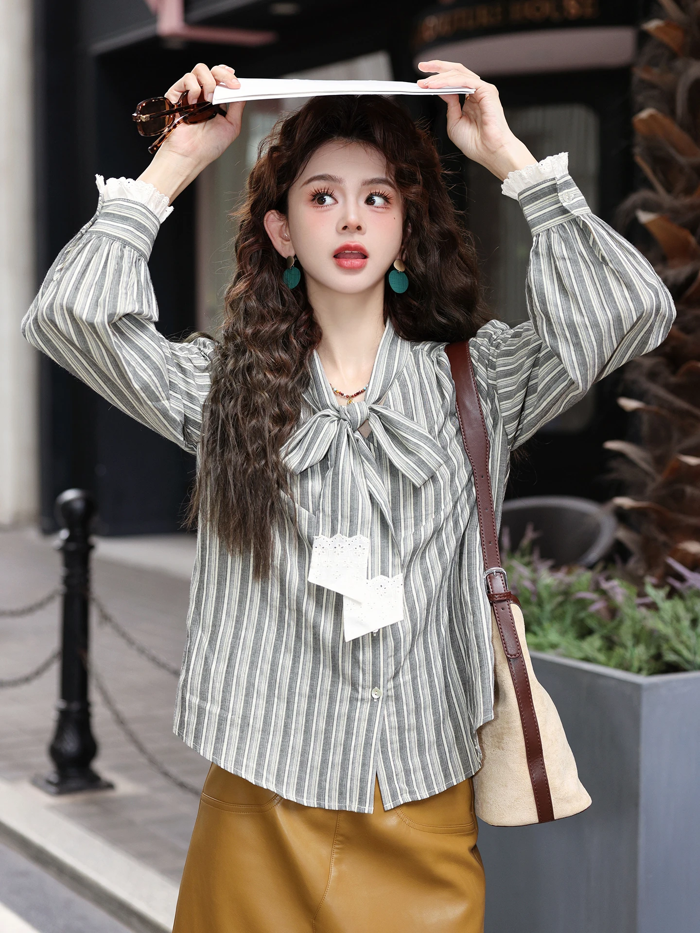 Рубашка Chen Jiajie в ретро-стиле в полоску с длинным рукавом, женская, свободного кроя, для повседневной носки, из смесового хлопка и полиэстера, удобная, дышащая
Рубашка Chen Jiajie в ретро-стиле в полоску с длинным рукавом, женская, свободного кроя, для повседневной носки, из смесового хлопка и полиэстера, удобная, дышащая